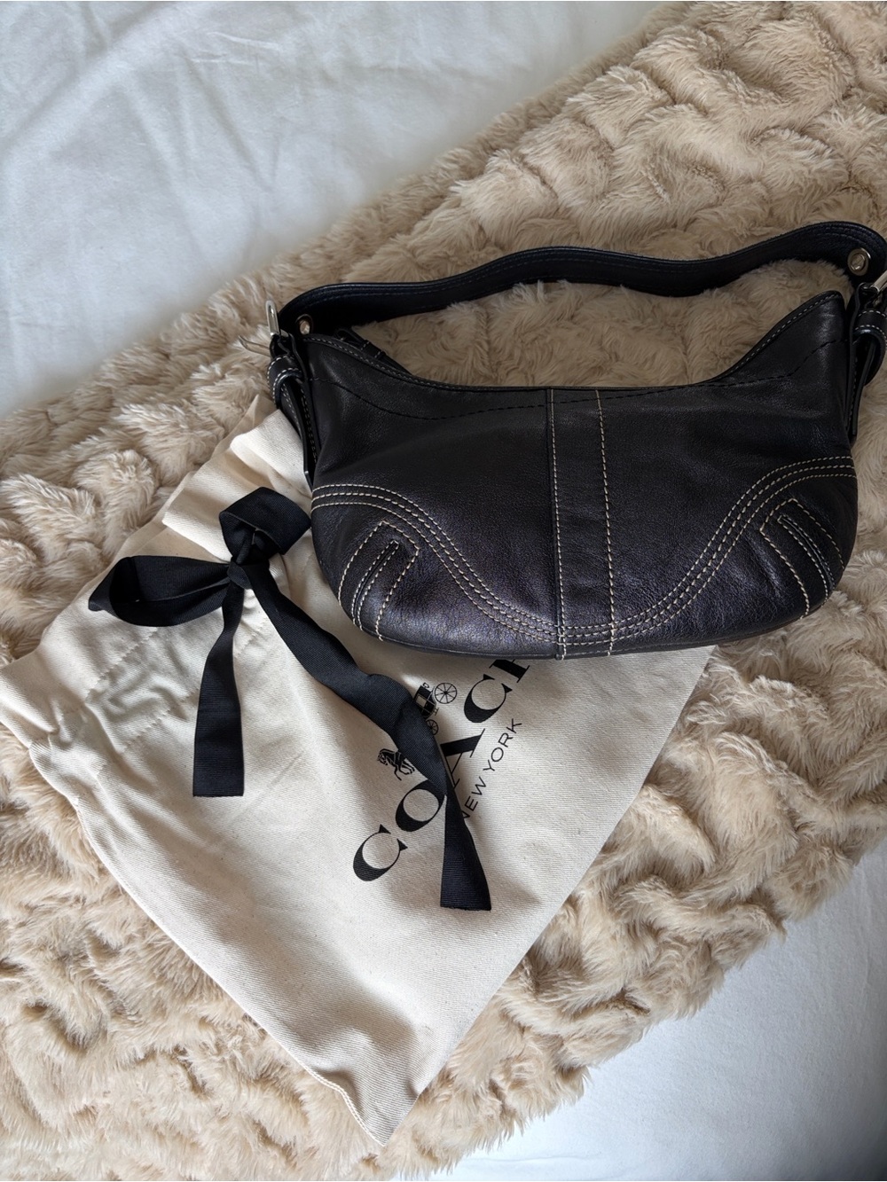 Vintage Coach SoHo # 8A01 small Leather Hobo Shoulder Bag Price Firm